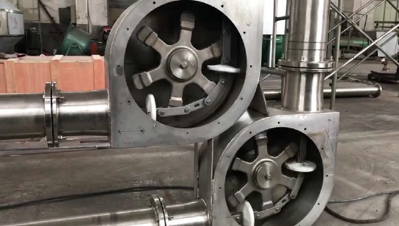 管鏈輸送機主要用于精細化工、農藥礦石、建筑材料、食品工業(yè),食品添加劑等